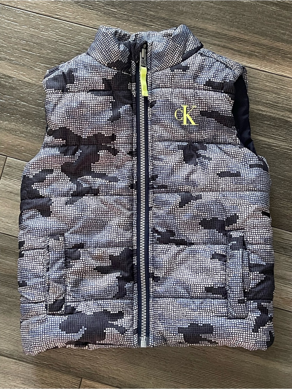 Calvin Klein Toddler camo puffer vest EUC